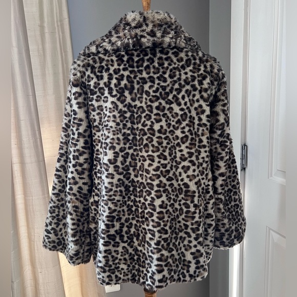 Banana Republic Factory leopard print faux fur Jacket - Picture 3 of 9